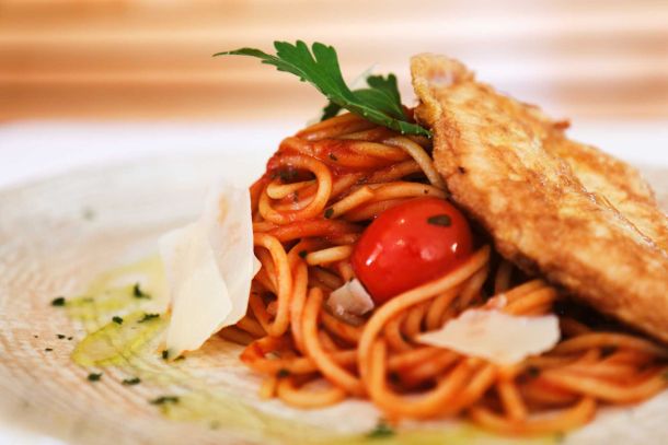 Gericht mit Spaghetti